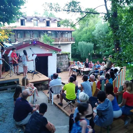 Confortable à Avec Piscine Privée